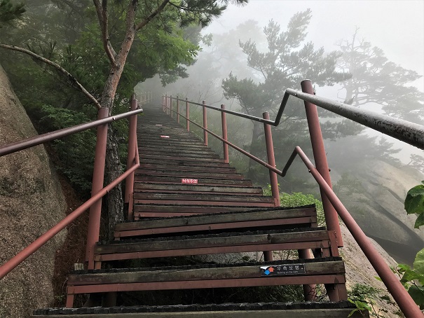 On-the-way-up-to-Ulsanbawi-Peak