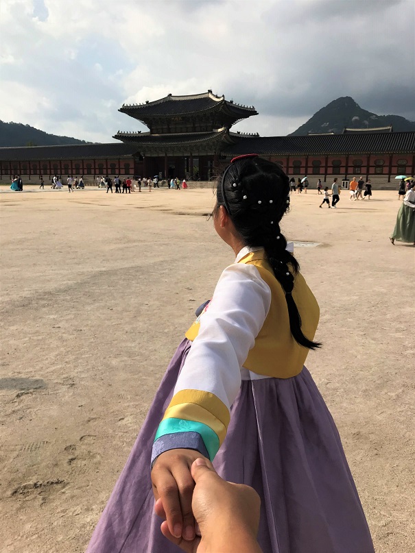Shelly-in-a-hanbok-The-Sum-of-Travel